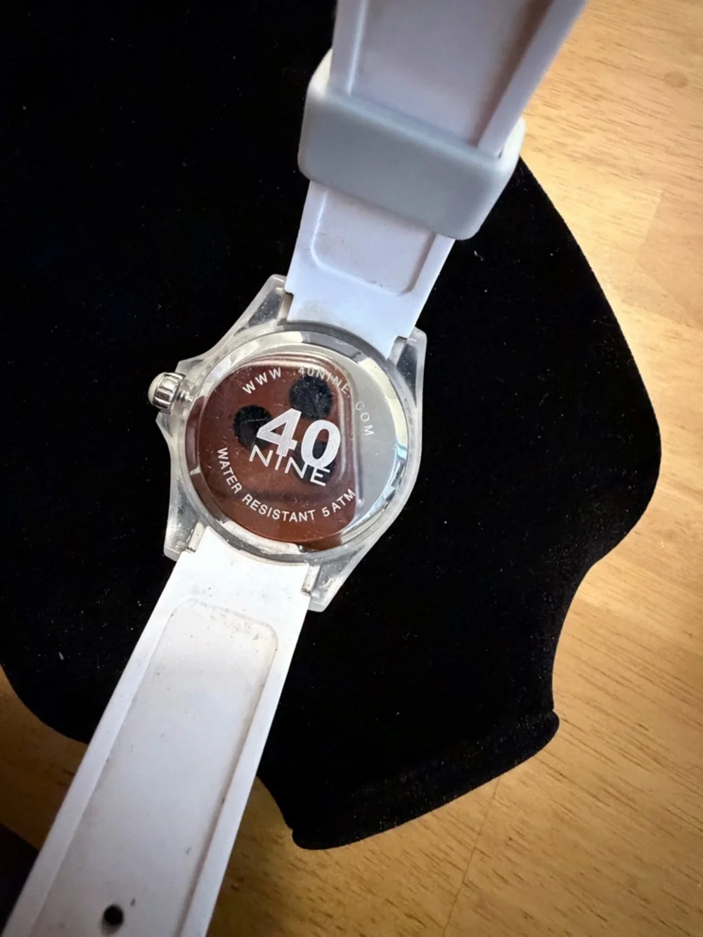 White Silicone Strap Dive-Style Watch with Black Dial